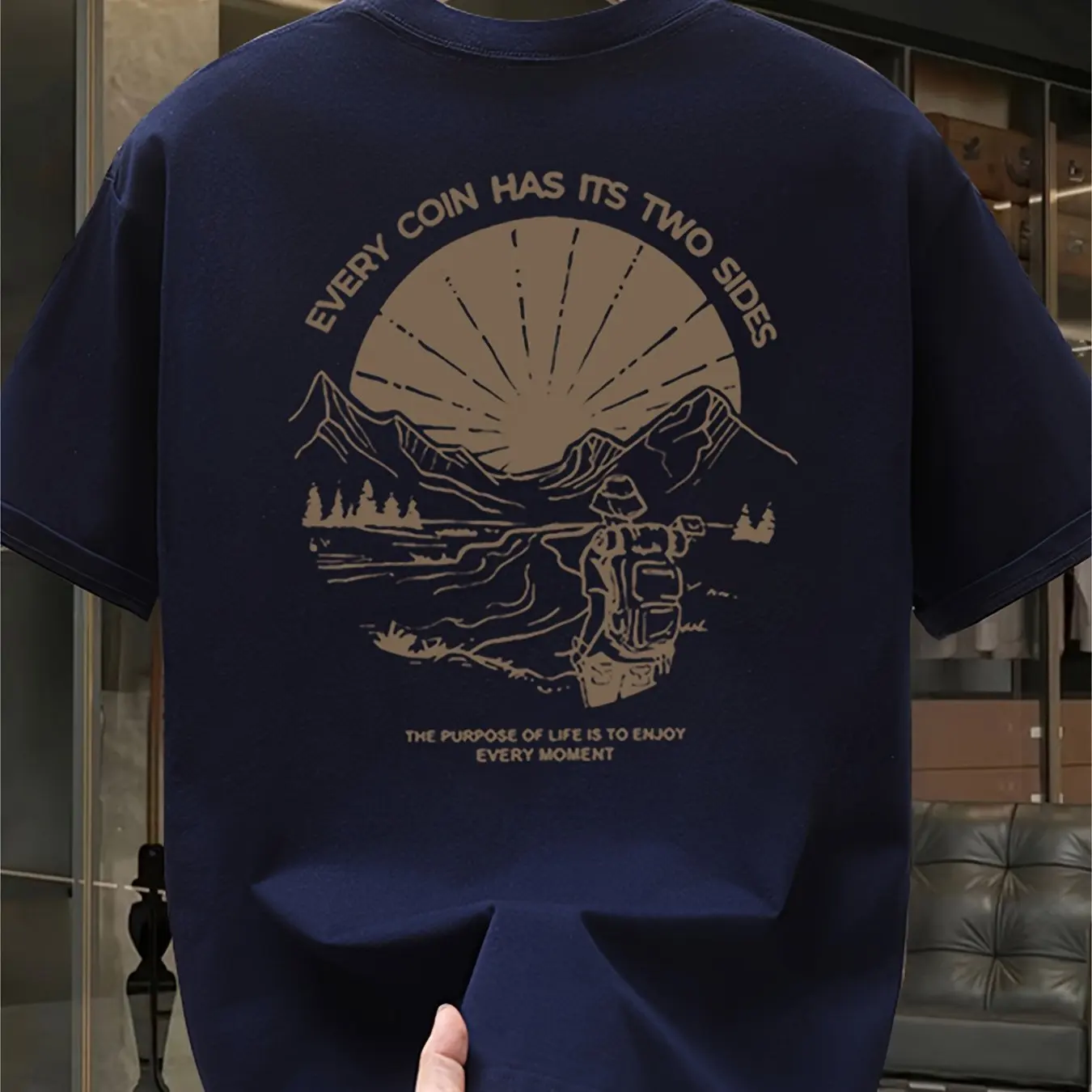 Outdoor Adventure Quotes Short - เสื้อยืดลายกราฟิกเดินป่าสไตล์วินเทจสำหรับผู้ชาย เสื้อยืดลำลองผ้าฝ้ายสำหรับฤดูร้อน พิมพ์คำคมสร้างแรงบันดาลใจ เสื้อผ้าแนวสตรีทสำหรับการผจญภัยกลางแจ้ง