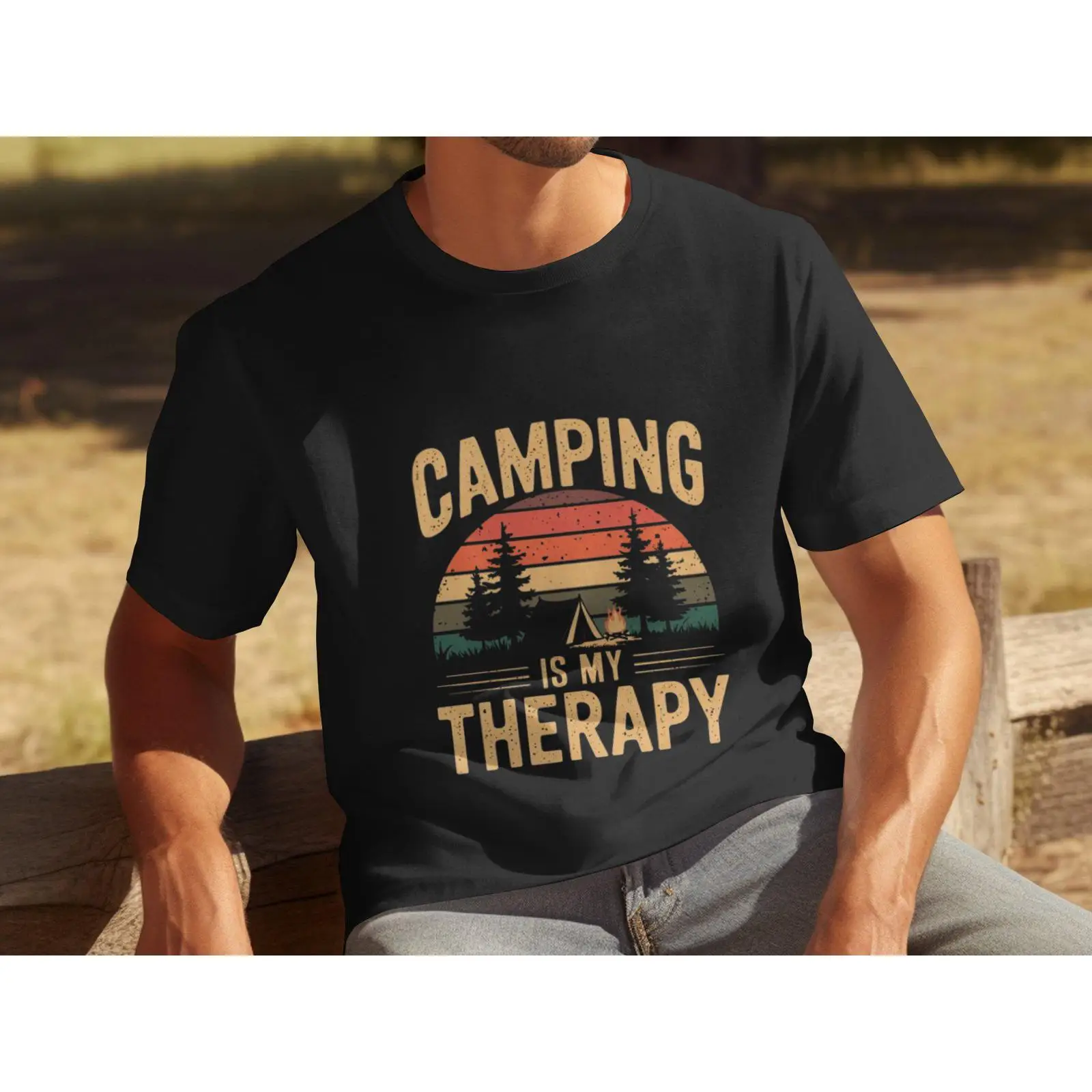 Outdoor Adventure Therapy - เสื้อยืดผู้ชายลายแคมป์ปิ้ง ฉันคือหมอใจของตัวเอง สไตล์เรโทร ตลกๆ สำหรับกิจกรรมกลางแจ้ง เดินป่า